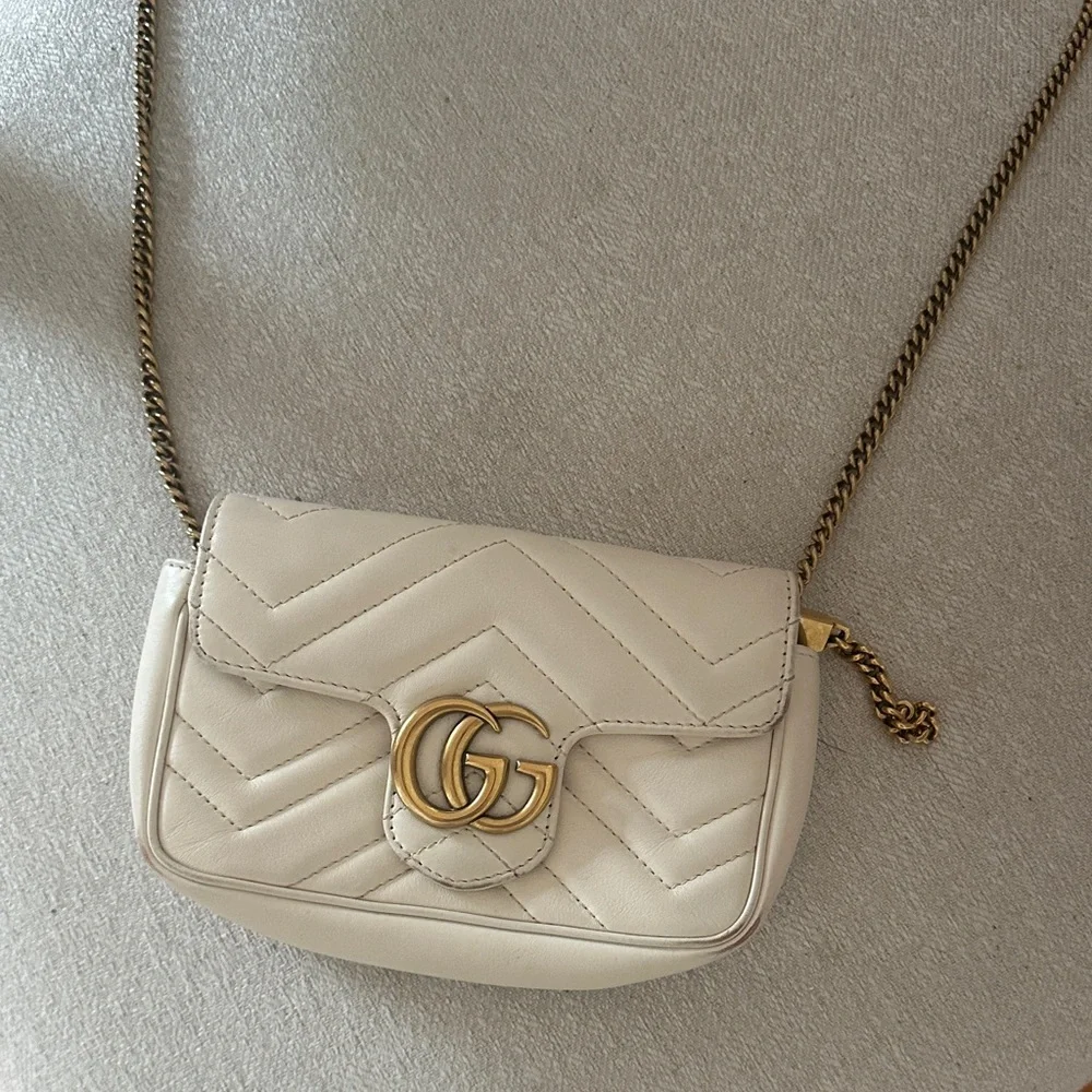 Gucci Cream Crossbody Bag with Gold Chain - Picture 2 of 6